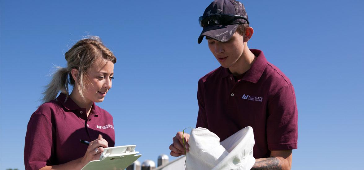 Mid-State Technical College Agribusiness and Science Technology students scout for pests to determine the economic threshold and if further action is needed to maximize crop yields. The Agribusiness and Science Technology associate degree transfers into UW-Platteville’s bachelor of science in agricultural education (non-teaching) under a new quality transfer agreement between the two institutions.