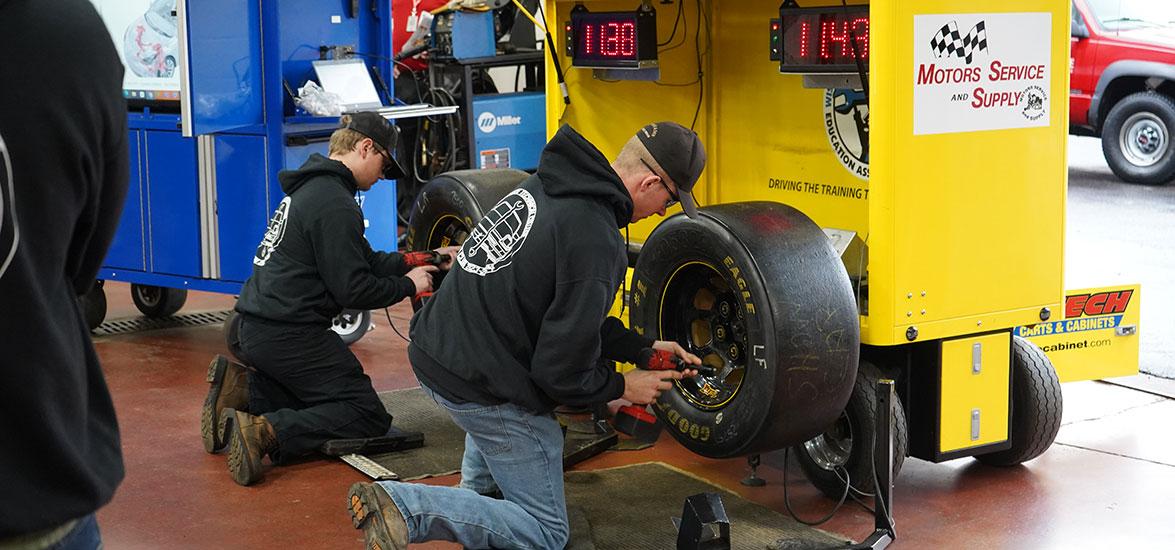 Program Showcase attendees participate in the pit stop challenge in a hands-on career exploration activity for Mid-State’s Automotive Technician and Automotive Maintenance Technician programs during the fall 2023 event on the College’s Wisconsin Rapids Campus.